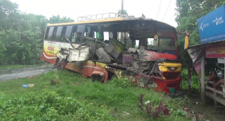 রাজবাড়ীতে বাস-ট্রাক সংঘর্ষে নিহত ২ 